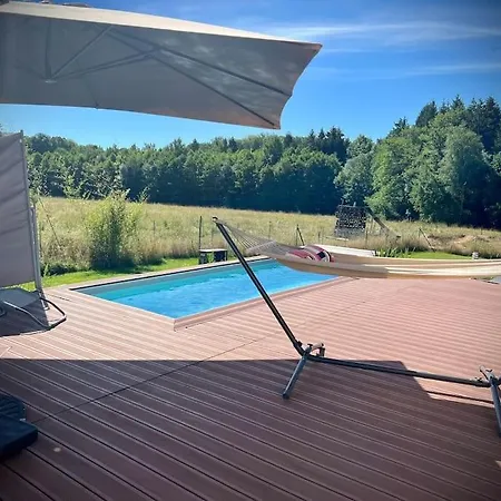 فيلة 140 M2, Et Piscine Chauffee *
