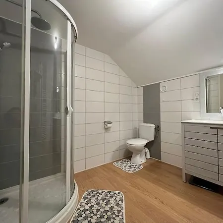 فيلة 140 M2, Et Piscine Chauffee *