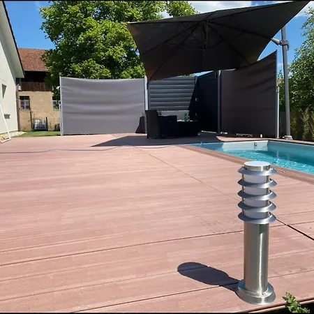 140 M2, Et Piscine Chauffee فيلة